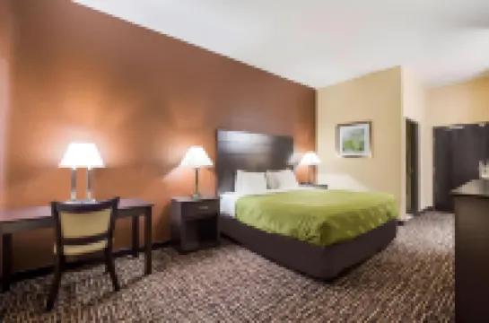 Quality Inn & Suites Caseyville - St. Louis