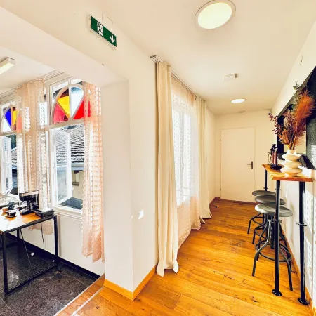 Comfortable Room Near Kaufpark Alterlaa Отели рядом с достопримечательностью «23. Лизинг»