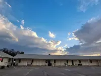 Restwel Motel Hotels in Forsyth
