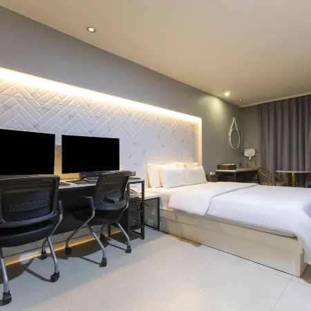 HOTEL YOGI