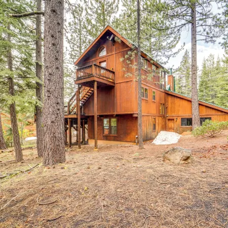 Deck w/ New Hot Tub : Large TD Home