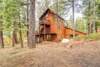 Deck w/ Hot Tub: Serene Cabin in Truckee - parking