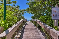 Updated Dtwn Naples Condo Across from Beach!