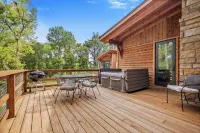 Twin Retreat Cabin 1: Hot Tub, Fire Pit, Golf Shangri La, Boat Grand Lake