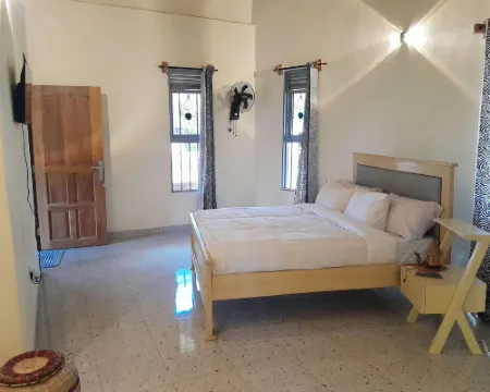 Gray Hideaway Resort Hotels in Buikwe