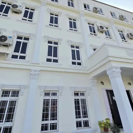 Hotel Lacoul Inn