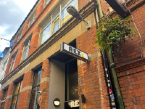 Rezz Temple Bar, Dublin Hotels near The Book of Kells Experience