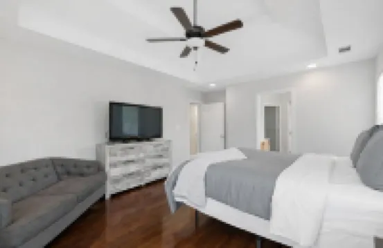 Beautiful Downtown Brick Road Home Oasis With Stadium View