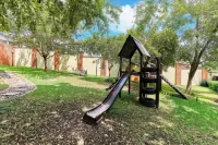 Luxury 2 Bedroom Apartment Near Monte Casino, Johannesburg - Private Pools
