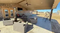 Relaxing Ranch Style Lake House/ Hot Tub Getaway!!! Pet Friendly!!!