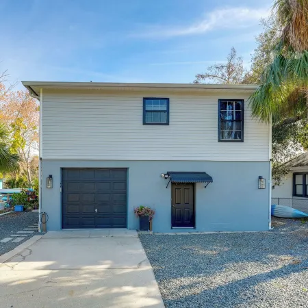 Waterfront Weeki Wachee Home w/ Dock & Game Room!
