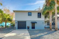 Waterfront Weeki Wachee Home w/ Dock & Game Room!