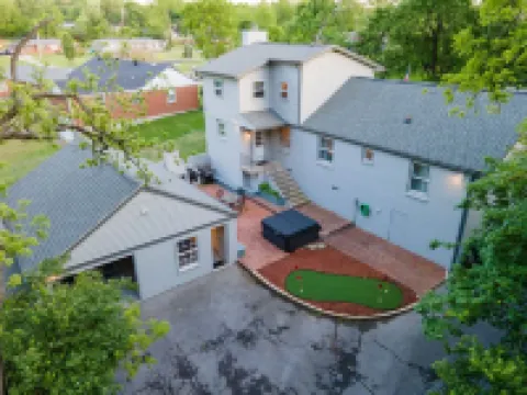 新遊樂場：熱水浴缸、遊戲和百老匯熱潮！