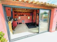 Villa Avec Piscine et Dépendance au Pied des Collines de Pagnol