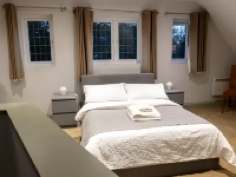 Straight Inn Hotels in Sutton