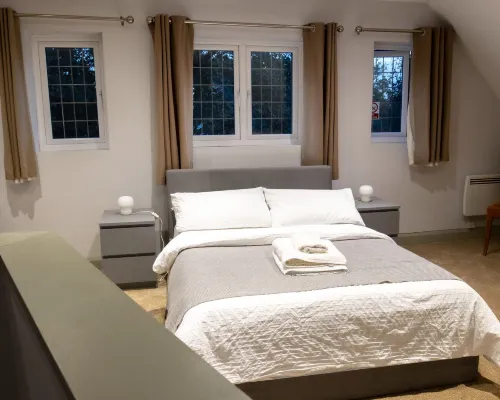 Straight Inn Hotels in Sutton