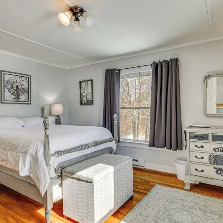Easy Beach Access! Classic New London Charmer
