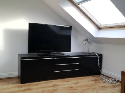 Cute 'bijous' attic roof DBL Bedroom apartment