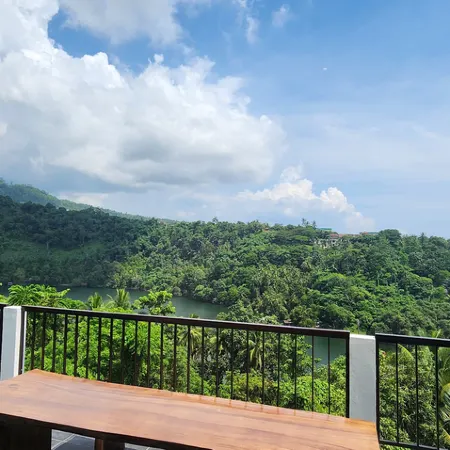 Gajah 12 Lake View Resort