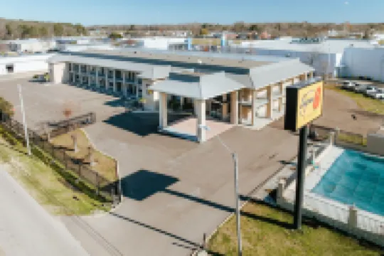 Super 8 by Wyndham Jackson MS