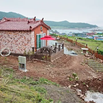 Wando Cheongsando Healing House Pension