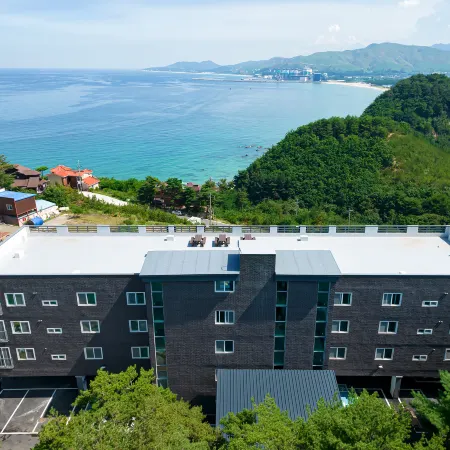 Gangneung Solei Village Pension Отели рядом с достопримечательностью «Парк Hourglass»