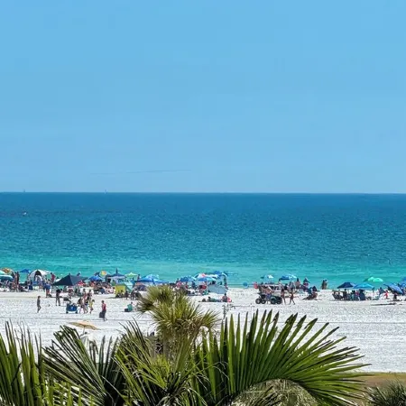 Luxury Beachside Retreat, Only 60 Steps to Siesta Key Public Beach!
