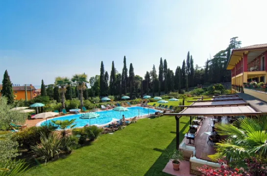 โรงแรมวิลล่า มาดรีนา เลิฟลี่แอนด์ไดนามิก