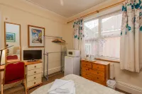 Ricky Road Guest House - Premium - Kitchenette