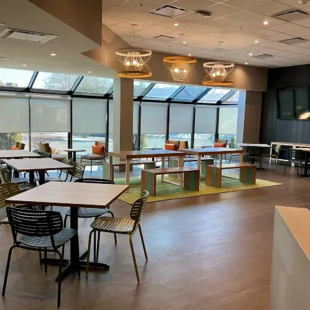 Spark by Hilton Montreal Brossard