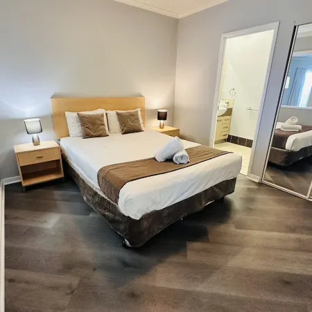 Caloundra Central Apartment Hotel Official Отели рядом с достопримечательностью «Голден-Бич»