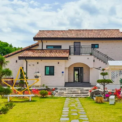 Gangneung Stay Eden Pension Отели рядом с достопримечательностью «Музей Тэгваллён»