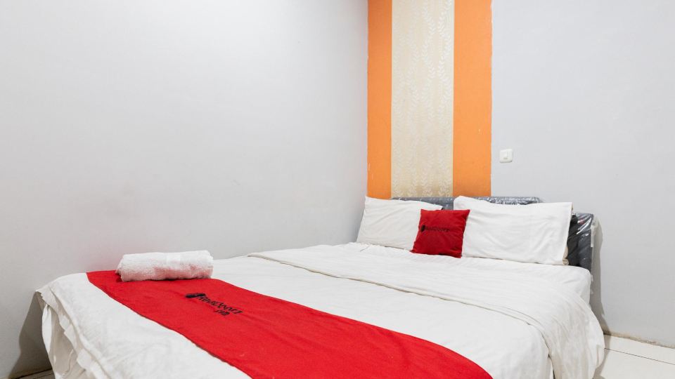 RedDoorz near Suroboyo Carnival Park