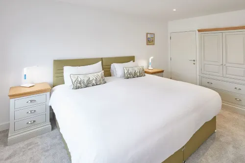 Host & Stay - Even Keel - balcony