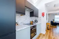 Cozy 3-Bed Home by 53 Degrees Property, Perfect for Business & Groups!