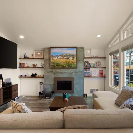 Zen Den - 10 Minutes To Autzen & Downtown 2 Bedroom Home