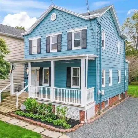 Cozy cottage 3 blocks to beach