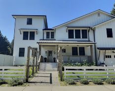 Serene 5BR Farmhouse Retreat Shoreline