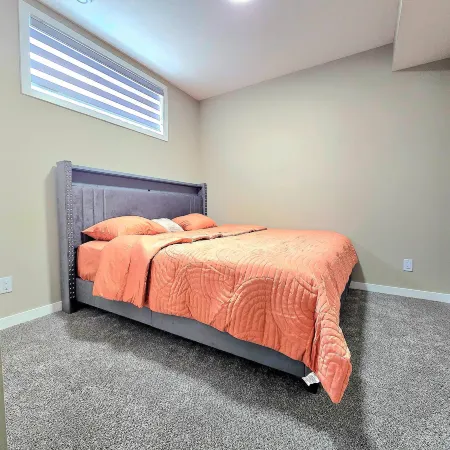Private, Cozy, Luxury, Spacious One Bedroom Suite