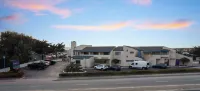 Bay Breeze Inn - parking