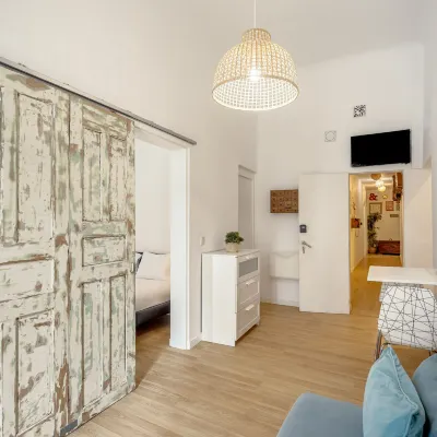 Boavista 130 Studios by Homing Hotel dekat Mercado da Ribeira