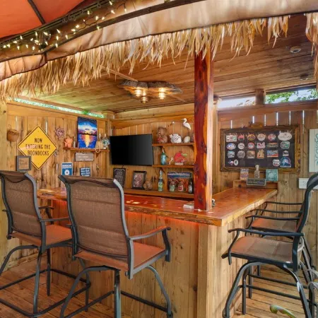 Sleeps 6 with Garden/Bar