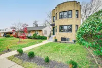 Pet-Friendly Family Apartment - Near NU Campus! - Apartments