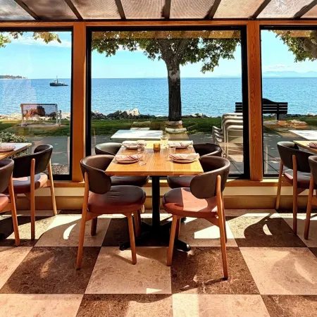 Driftwood Inn Отели в г. Сешелт