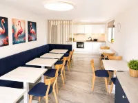 Apartment Near the Sea, Breakfast Included - WiFi