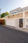 Elegant 4-Bedroom House Rental in Cape Town - Homestays