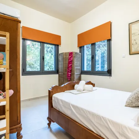 Jeannette's Seaside Getaway - Kalamata Urban Gem