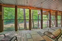 Crystal River Cabin w/ Scenic View & Fire Pit - Lemmikkieläimet sallittu