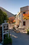 Coronation Lodge - Homestays
