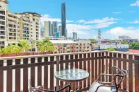 Two Seconds to…everything! 1Bed/1Bath/1Car/CBD Views -  Apartamentos vacacionales